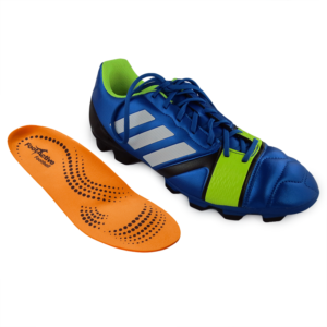 Pohjalliset jalkapallokenkiin